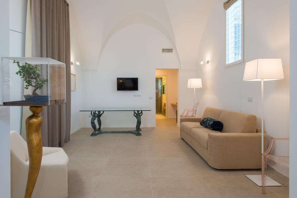 Le Bifore Charming House Lecce Exterior photo